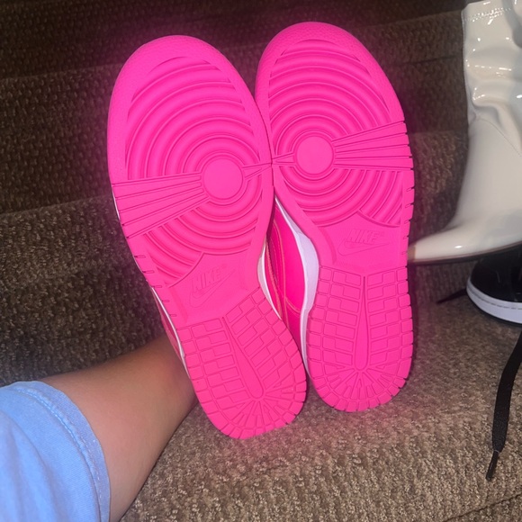 Hot pink Nike dunks - Picture 5 of 7